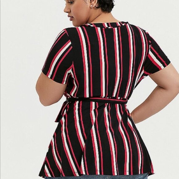 Torrid Black Stripe Wrap Style Short Sleeve Top Missing Belt N17 - Picture 3 of 8